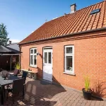 Cozy Located Townhouse In