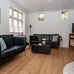 Cozy Located Townhouse In *