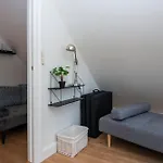 ヴィラ Cozy Located Townhouse In ナクスコウ