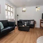 빌라 Cozy Located Townhouse In *
