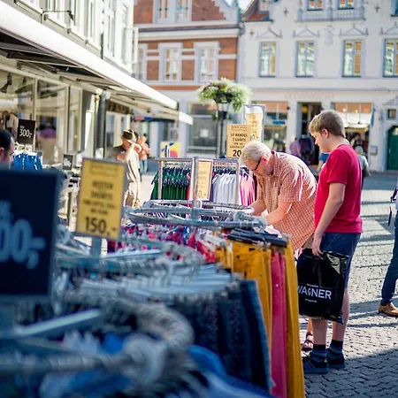 Cozy Located Townhouse In *