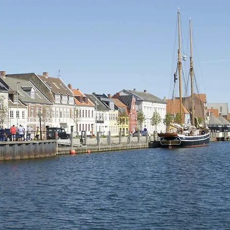 Cozy Located Townhouse In * 纳克斯考