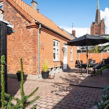 Villa I *