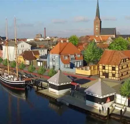 Cozy Located Townhouse In 别墅