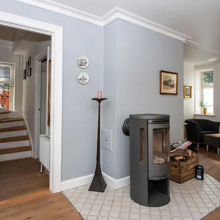 Cozy Located Townhouse In Villa *