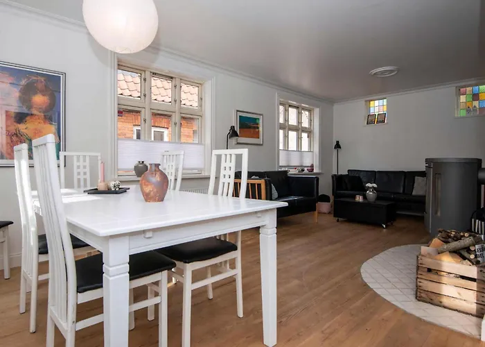 Cozy Located Townhouse In *